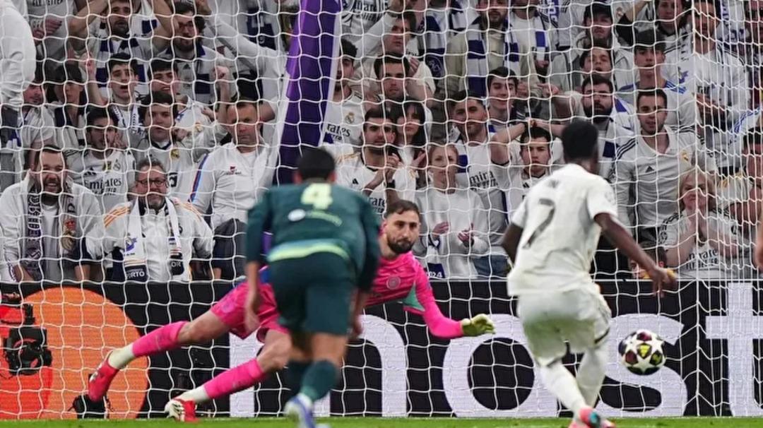 Devler Ligi nde Serdar Dursun r&uuml;zgarı! Vinicius Junior onun stilini denedi, eline y&uuml;z&uuml;ne bulaştırdı... 1