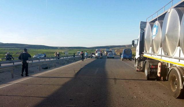 Tankere arkadan çarpan otomobildeki çift öldü, 2 çocuğu yaralı