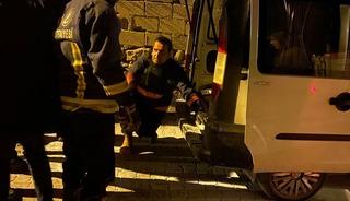 Van&rsquo;ın Edremit il&ccedil;esinde park halindeki kamyonetin motoru yandı