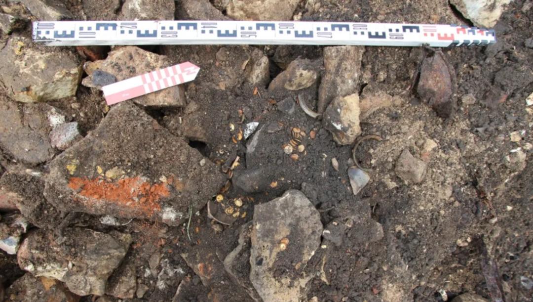 Evin temelinden 22 milyon dolarlık servet &ccedil;ıktı! Tam 100 yıllık 2