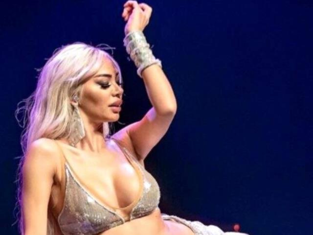 &Uuml;nl&uuml; oryantal zor g&uuml;nler ge&ccedil;iriyor! Dua istedi 