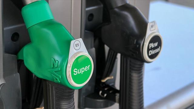 Daha ucuz yakıt almak i&ccedil;in &uuml;lke değiştiriyorlar: Bir depoda 20 euro tasarruf