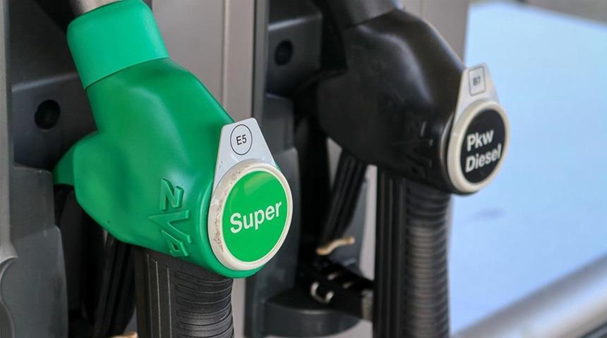 Daha ucuz yakıt almak i&ccedil;in &uuml;lke değiştiriyorlar: Bir depoda 20 euro tasarruf