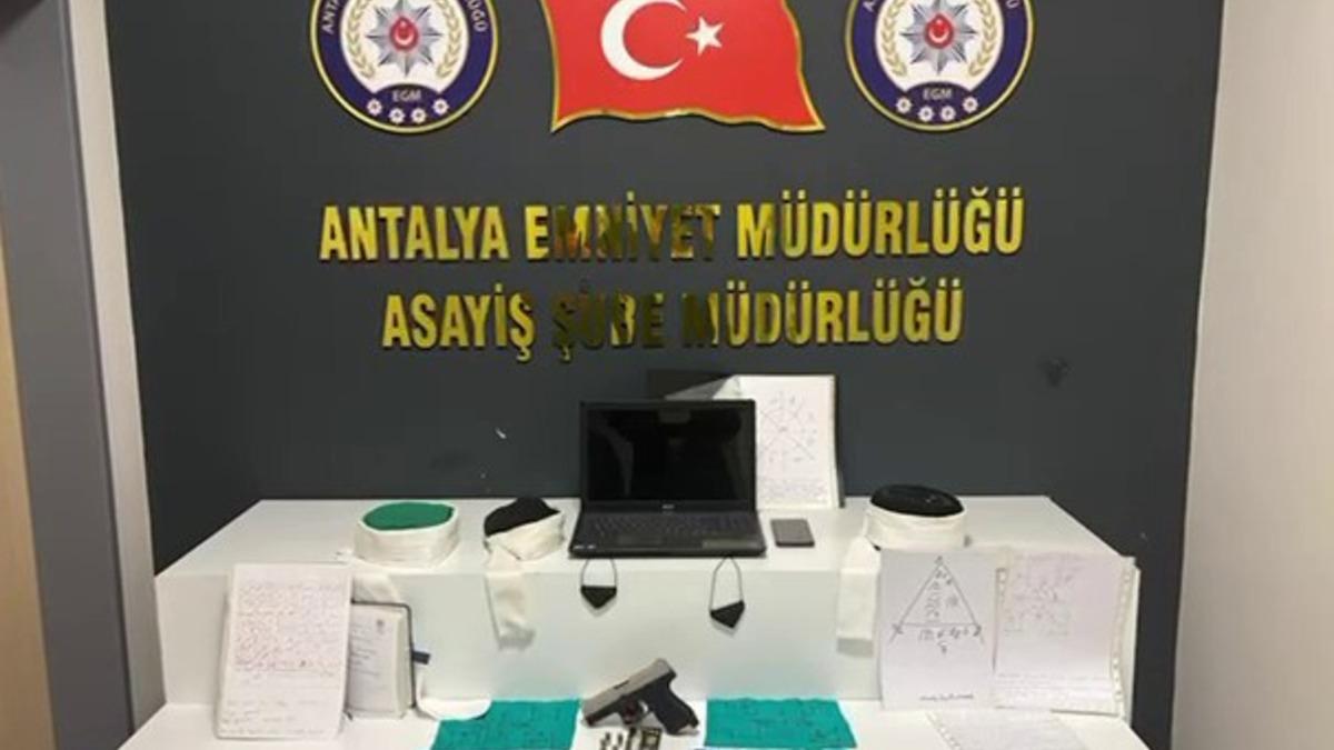 Dini duyguları istismar ederek 2 milyon liralık vurgun yapan 2 şahıs tutuklandı - Güncel Haberler