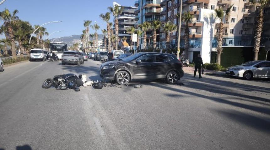 Alanya'da SUV motosiklet &ccedil;arpıştı: 1 &ouml;l&uuml; 1, yaralı