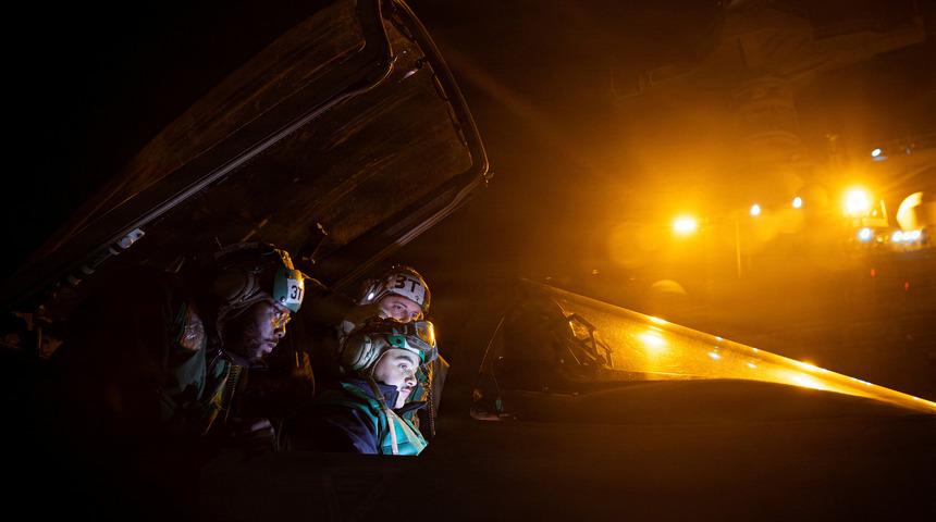 ABD'ye ait USS Gerald R. Ford u&ccedil;ak gemisinde yangın paniği! Yaralılar var