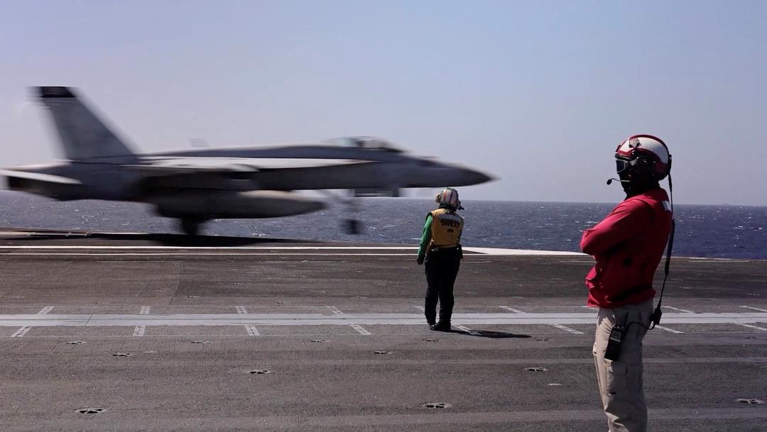 ABD ye ait USS Gerald R. Ford u&ccedil;ak gemisinde yangın paniği! Yaralılar var 2