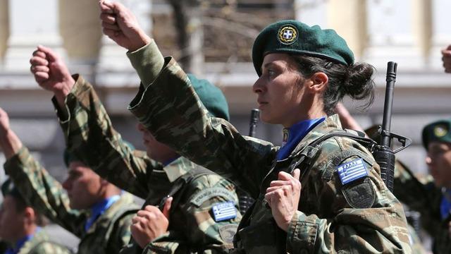 Bölgede tansiyon yükseliyor! Yunanistan'dan kritik hamle: Kadınları askere çağırdı