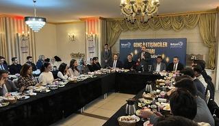 İstanbul&rsquo;da iletişim fak&uuml;ltesi &ouml;ğrencileri AK Parti'nin d&uuml;zenlediği iftarda buluştu