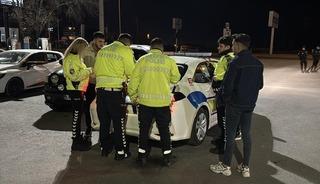 "Egzoz patlatmayı" polis affetmedi: 19 bin 710 lira ceza yiyip arabasından oldu