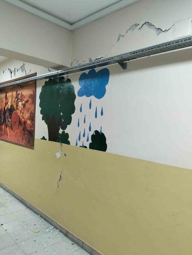 Tokat deprem sonrası tedirgin! Okuldaki g&ouml;r&uuml;nt&uuml; korkuttu 2