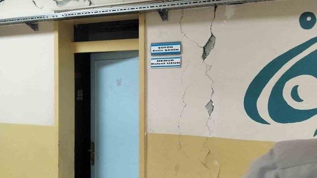 Tokat deprem sonrası tedirgin! Okuldaki görüntü korkuttu