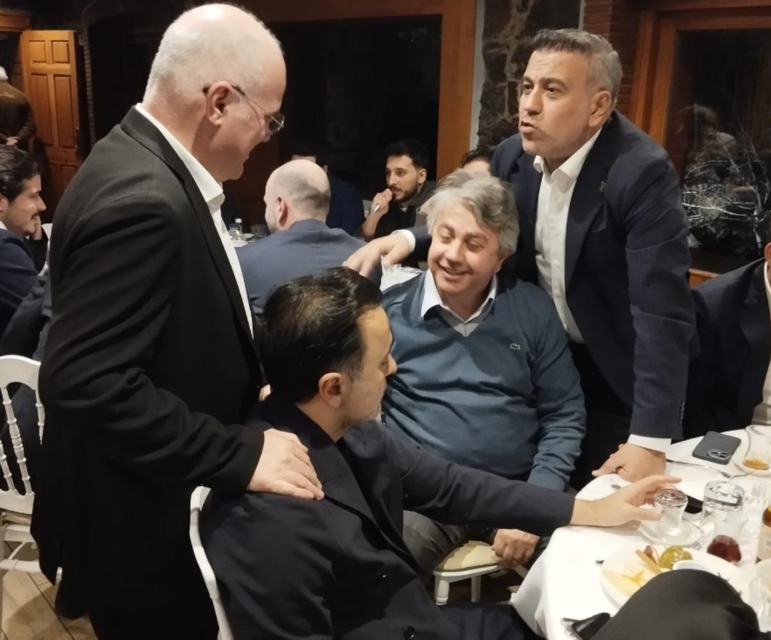 Beşiktaş camiası dev iftarda kenetlendi! Mahmut &Ouml;zcan ın &ouml;zel davetine Emre Kocadağ ve bir&ccedil;ok &uuml;nl&uuml; isim katıldı 1