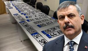 Son g&uuml;nlerdeki g&uuml;ndem olan konu: Bakan &Ccedil;ift&ccedil;i'den 'APP plaka ve multimedyalı ara&ccedil;' a&ccedil;ıklaması! 'Bir an &ouml;nce s&ouml;kt&uuml;r&uuml;n'