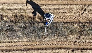 Isparta'nın g&uuml;l bah&ccedil;elerinde hasat &ouml;ncesi budama mesaisi yapılıyor