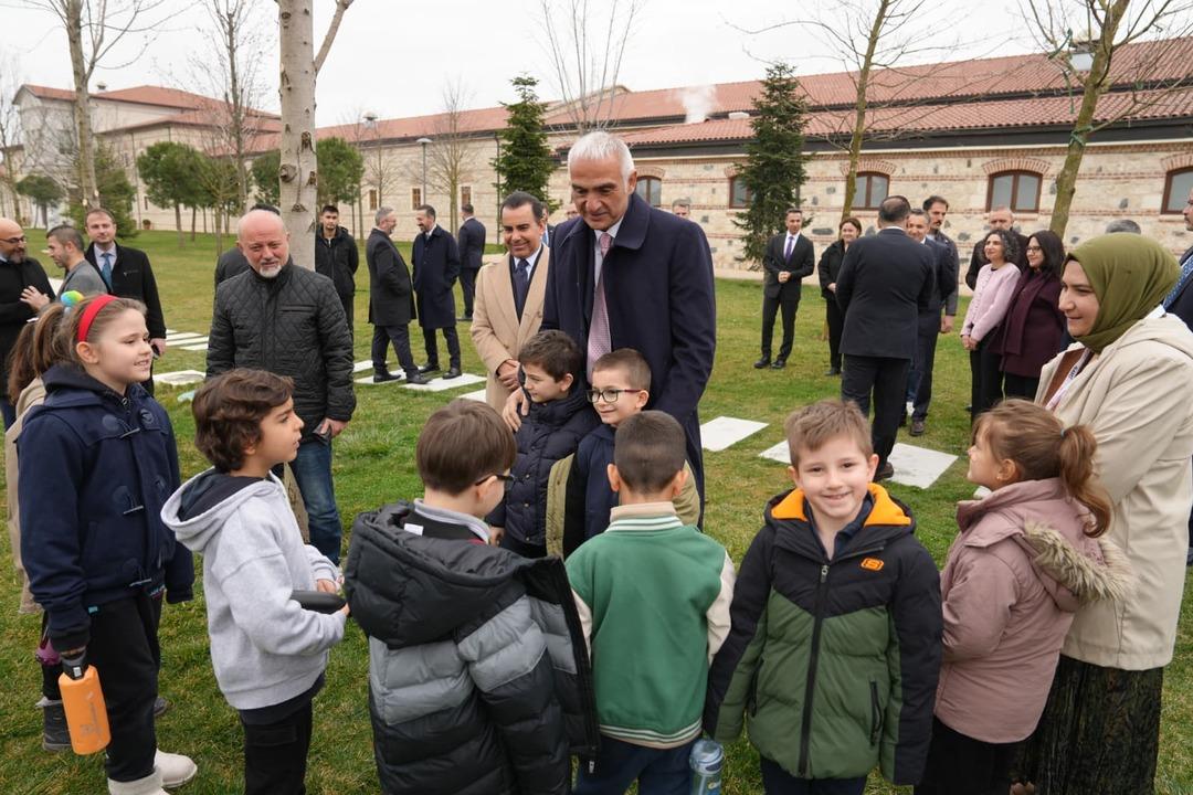 Bakan Ersoy: "K&uuml;lt&uuml;r tarihimizdeki ustaları yaşatmak minnet borcumuzdur" 5
