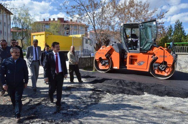 Erzincan valiliği asfalt plent tesislerinden okul bahçelerine asfalt desteği