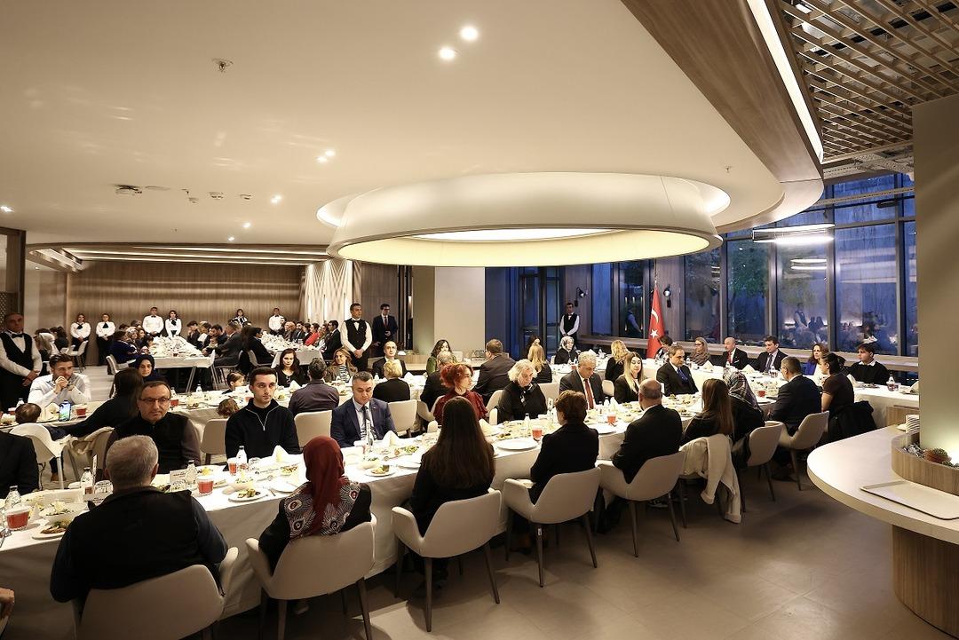 OYAK y&ouml;netimi, şehit aileleriyle iftar programında bir araya geldi 3