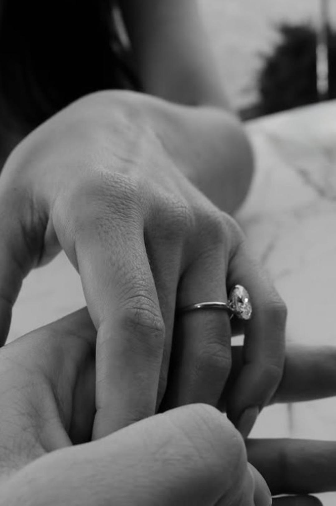 D&uuml;nyanın en g&uuml;zel kızı Thylane Blondeau evleniyor! Y&uuml;z&uuml;ğ&uuml;n&uuml;n değeri dudak u&ccedil;uklattı 3