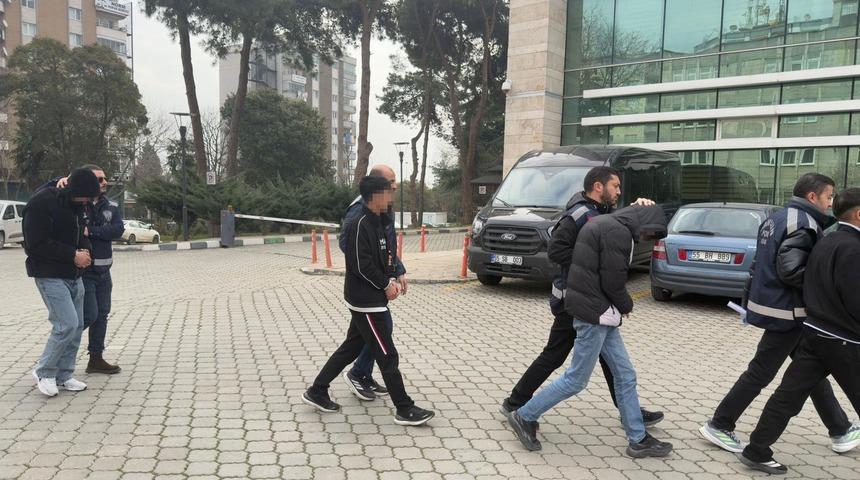 İnternetten ara&ccedil; kiralamak istedi, 500 bin lira dolandırıldı: 5 g&ouml;zaltı