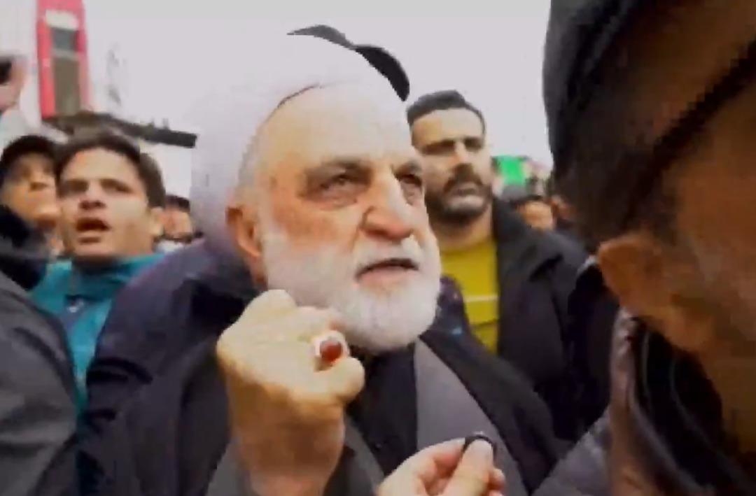 Savaşın ortasında g&ouml;vde g&ouml;sterisi! İsrail bombaları d&uuml;şerken, Pezeşkiyan ve Erak&ccedil;i sokaklara &ccedil;ıktı 4