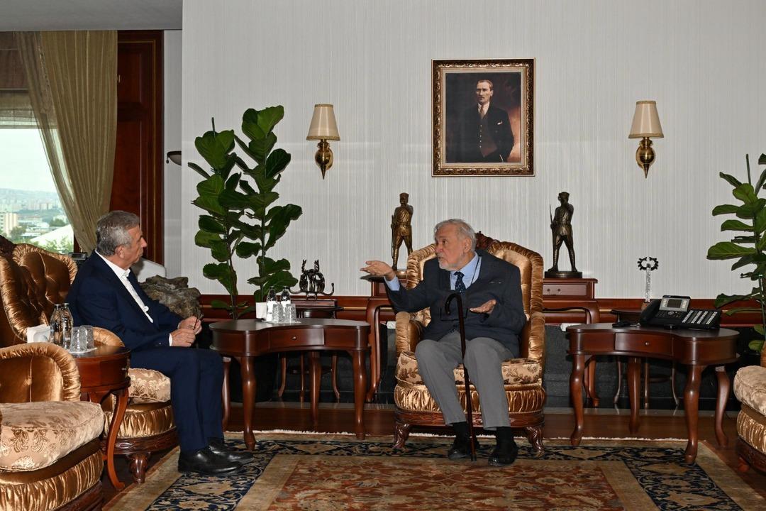 SON DAKİKA | İlber Ortaylı hayatını kaybetti! &Uuml;nl&uuml; tarih&ccedil;i 78 yaşında yaşamını yitirdi 4