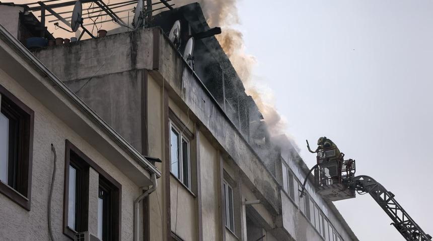 Bursa'da binanın teras katında &ccedil;ıkan yangın s&ouml;nd&uuml;r&uuml;ld&uuml;
