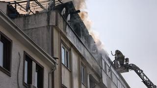 Bursa'da binanın teras katında çıkan yangın söndürüldü