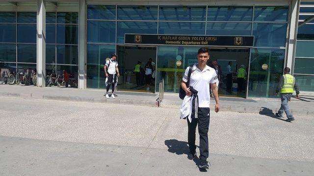 Elazığspor 20 futbolcuyla Bolu’ya gitti