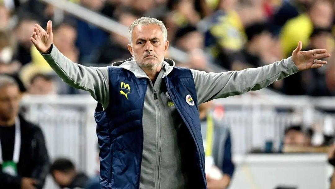 Fenerbah&ccedil;e ye şok UEFA raporu! 4 isim i&ccedil;in acil savunma istendi iddiası 3