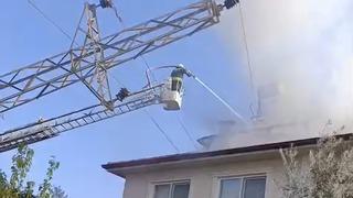 Muğla'da üzerine elektik direği devrilen evde yangın çıktı