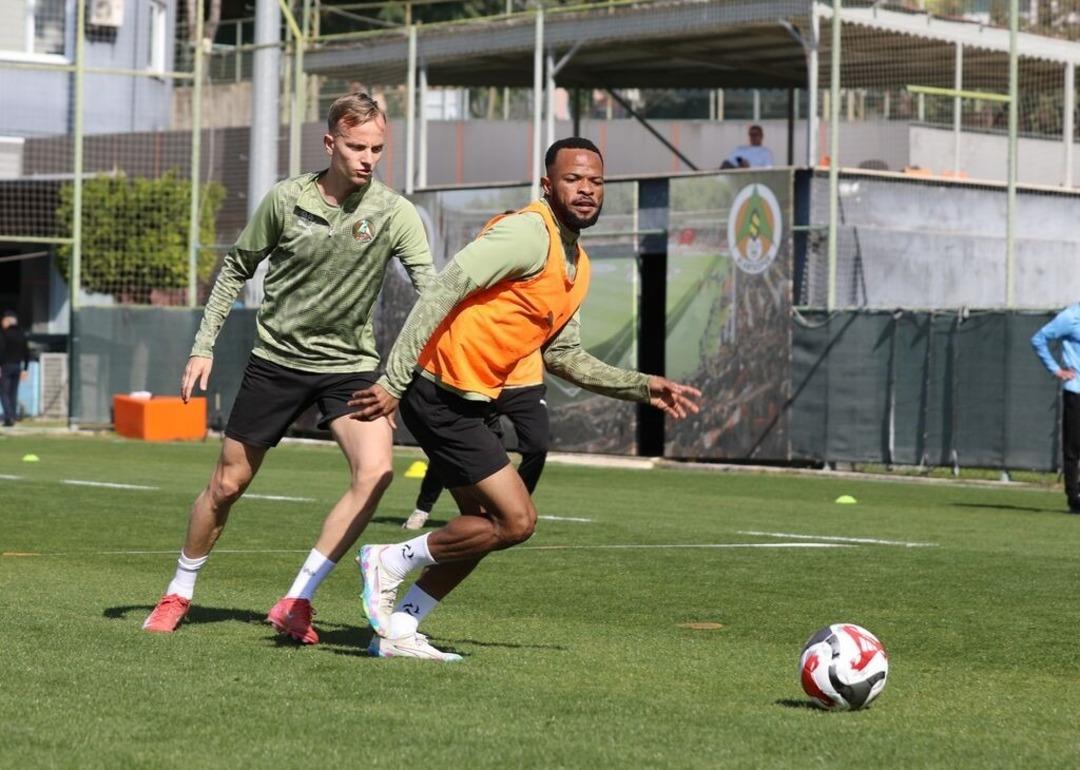 Corendon Alanyaspor, G&ouml;ztepe ma&ccedil;ı hazırlıklarını tamamladı 3