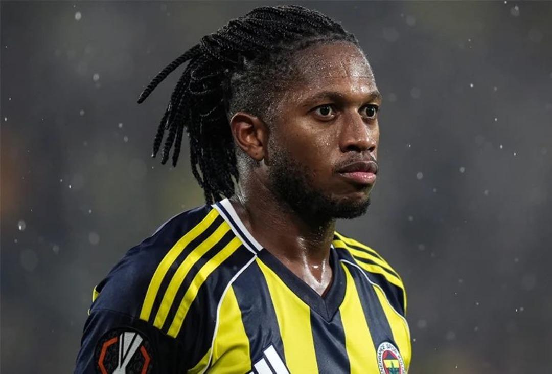 Fenerbah&ccedil;e, Fatih Karag&uuml;mr&uuml;k deplasmanında ilk yarıya geride girdi! Taraftarlar yıldız ismi yerin dibine soktu 4