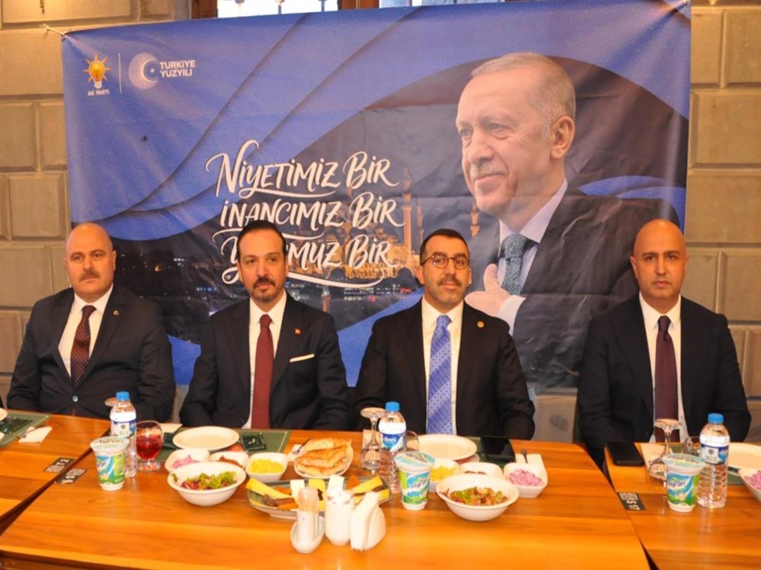 K&uuml;rşad Zorlu: "T&uuml;rk devletlerini bir araya getirmek i&ccedil;in koşturuyoruz, &ccedil;alışıyoruz" 1