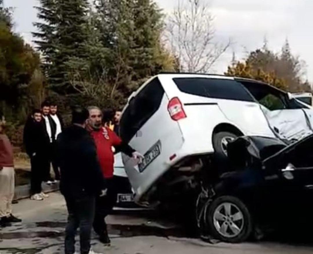 Malatya da meydana gelen zincirleme kazada 3 kişi yaralandı 2