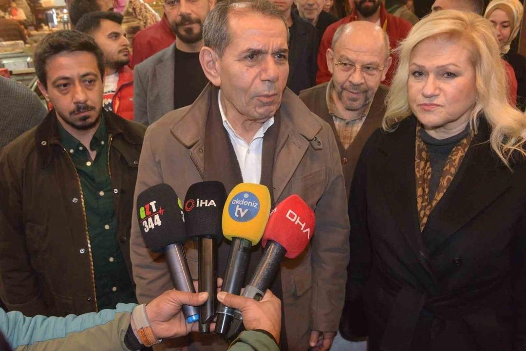 Galatasaray Başkanı Dursun &Ouml;zbek depremzedelerle iftarda buluştu 3