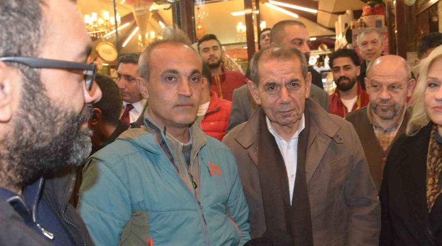 Galatasaray Başkanı Dursun &Ouml;zbek depremzedelerle iftarda buluştu