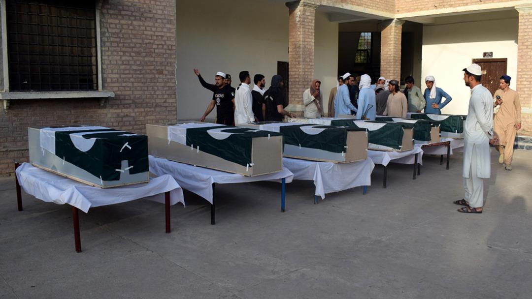 Pakistan da polis aracının yakınında meydana gelen patlamada 7 polis &ouml;ld&uuml; 2