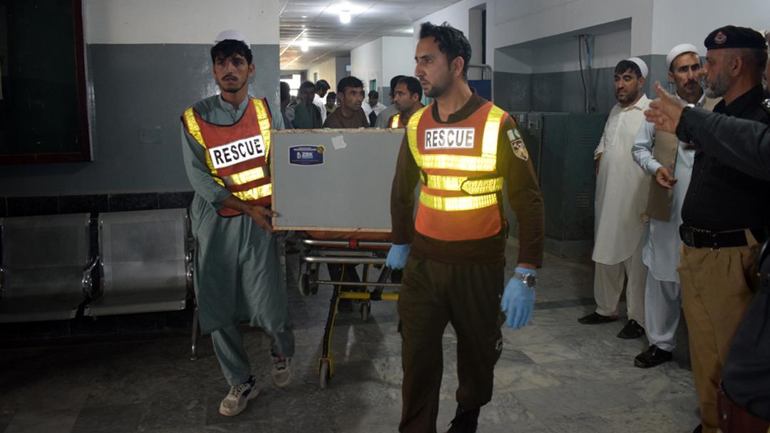 Pakistan da polis aracının yakınında meydana gelen patlamada 7 polis &ouml;ld&uuml; 3