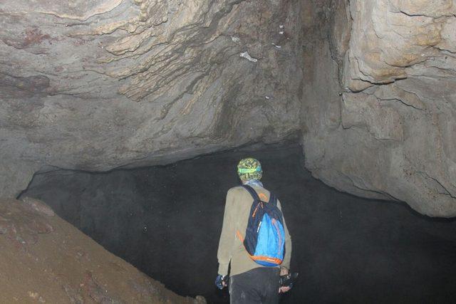 Hakkarili dağcılar Derecikte mağara keşfettiler 1