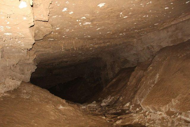 Hakkarili dağcılar Derecikte mağara keşfettiler 2