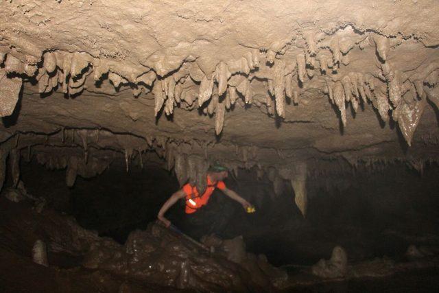 Hakkarili dağcılar Derecikte mağara keşfettiler 3