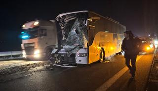 Ankara'da yolcu otob&uuml;s&uuml; kaza yaptı! Hostes &ouml;ld&uuml;, yaralılar var