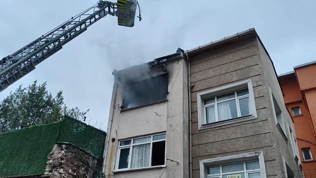 SON DAKİKA | Fatih te yangın paniği! Yaralılar var 2