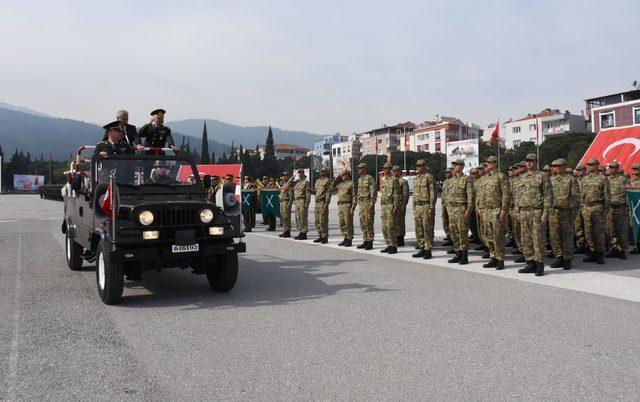 Manisa'da kısa dönem acemi erler yemin etti