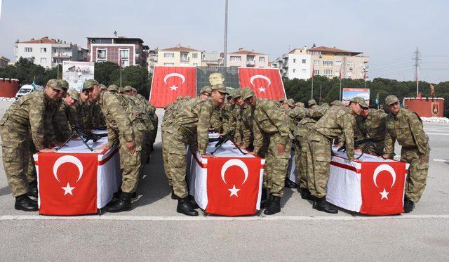 Manisa'da kısa dönem acemi erler yemin etti