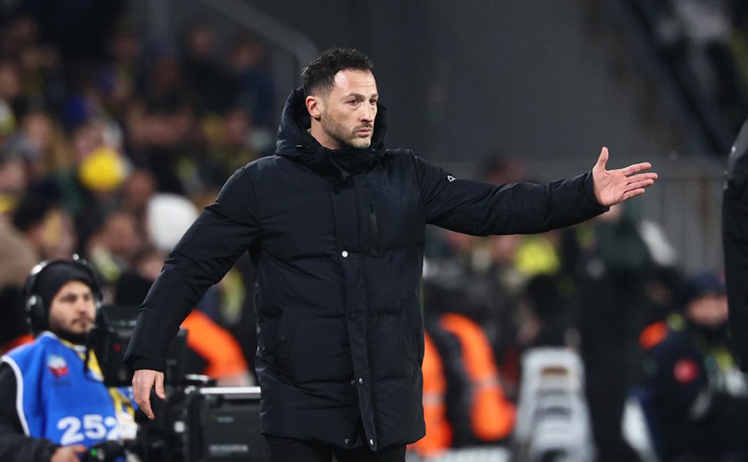 Fenerbahçe de tarihi hezimet sonrası Rıdvan Dilmen çıldırdı! Tedesco ya olay sözler: "Bu takıma teknik direktör ne gerek var?" 2