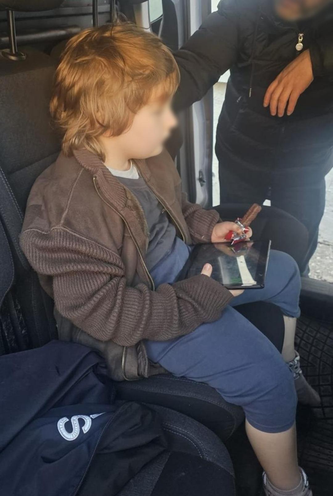 Film gibi olay: T&uuml;rk baba oğlunu Alman annesinden ka&ccedil;ırıp 7 yıl harabe evde sakladı! Dışarı bile &ccedil;ıkarmamışlar... 3