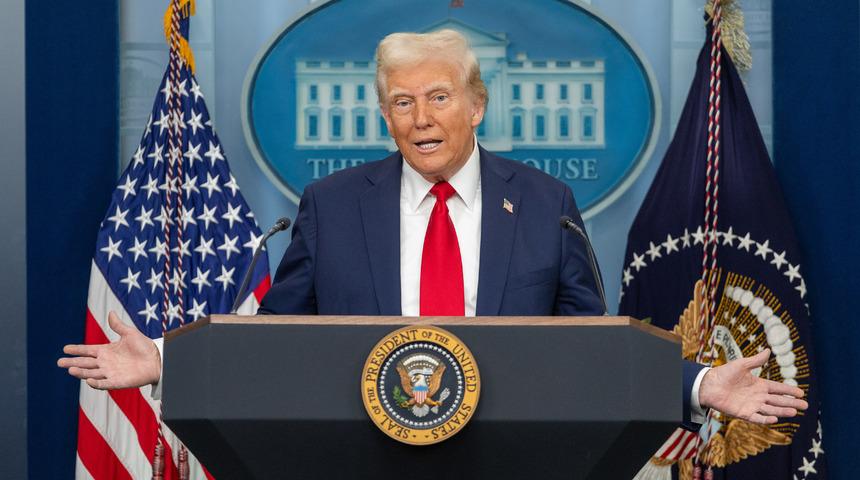 Trump: ABD donanması H&uuml;rm&uuml;z Boğazı'ndan ge&ccedil;en gemilere yakında eşlik edecek