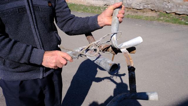 Leyleklerin 40 yıllık yuvası yıkıldı, onlar gelmeden yenisini yerleştirdi 5